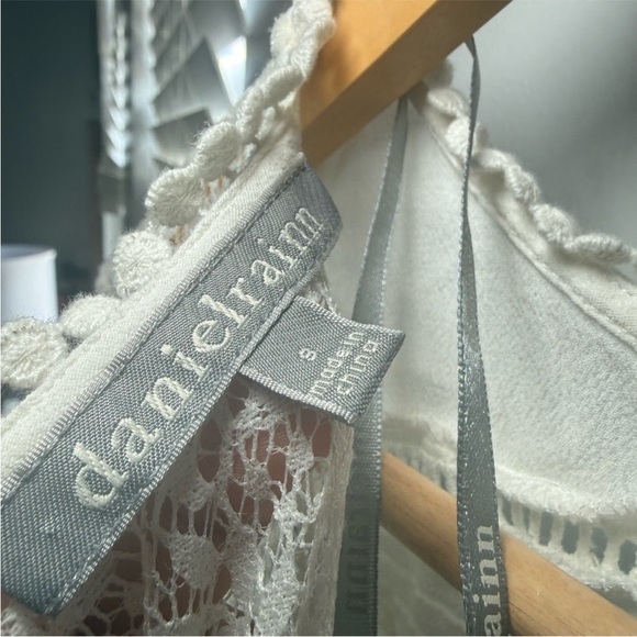 Daniel Rainn white lace trim cap sleeve blouse | NWOT | S - Picture 3 of 9